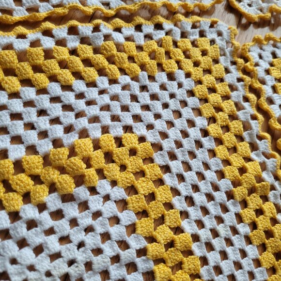Crochet Granny Square Table Top Placemats Set of 4 Handmade Yellow - Picture 2 of 7